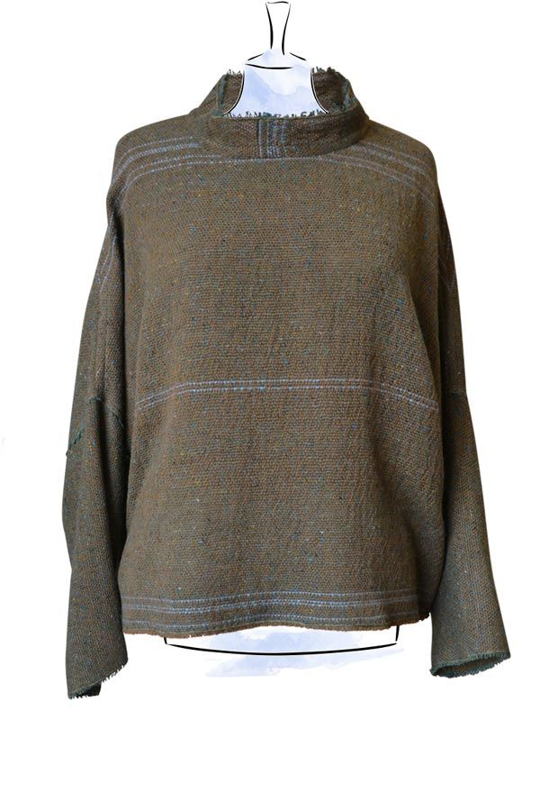 Handgewebter langarm Fledermaus Pulli Leonie, grünbraun // Front